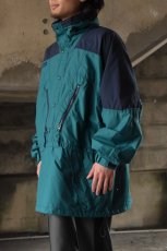 画像2: 90's Columbia nylon P/O jacket (2)