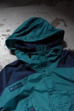 画像9: 90's Columbia nylon P/O jacket (9)