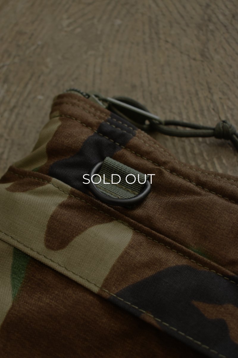 画像4: [DEADSTOCK] FIRE FORCE TACTICAL GEAR Aviator Flyers Helmet Bag -WOODLAND CAMO- (4)