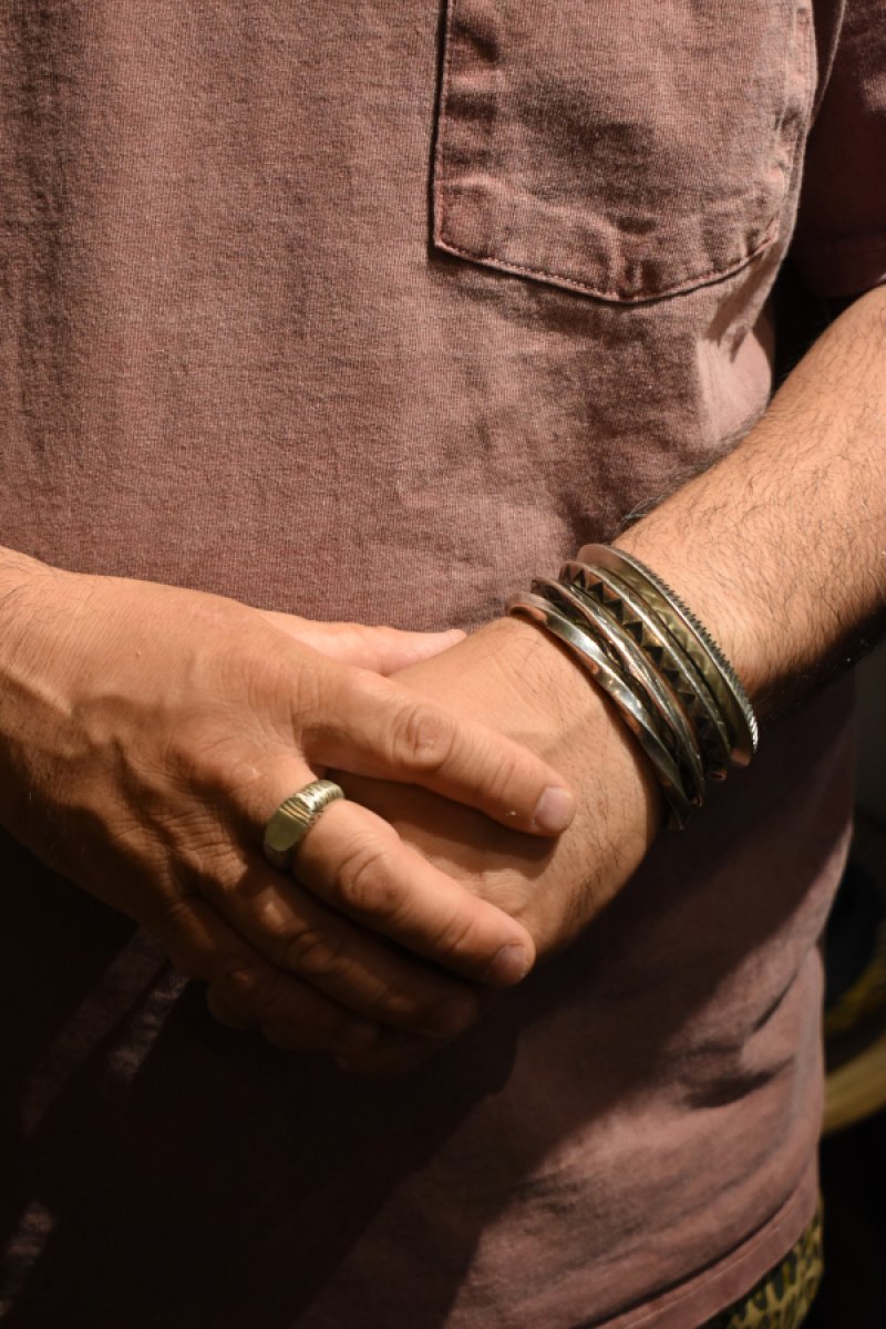 画像4: [NEW] MANANAS (マナナス) MEETS / ichie Exclusive "TOBIKANNA" Stamp Oval Open Ring (4)