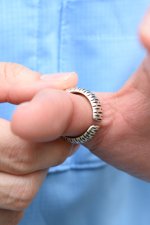 画像9: [NEW] MANANAS (マナナス) MEETS / ichie Exclusive "TOBIKANNA" Stamp Oval Open Ring (9)