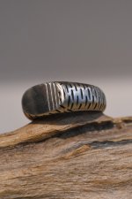 画像2: [NEW] MANANAS (マナナス) MEETS / ichie Exclusive "TOBIKANNA" Stamp Oval Open Ring (2)