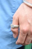 画像8: [NEW] MANANAS (マナナス) MEETS / ichie Exclusive "TOBIKANNA" Stamp Oval Open Ring (8)