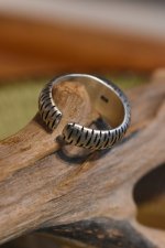 画像3: [NEW] MANANAS (マナナス) MEETS / ichie Exclusive "TOBIKANNA" Stamp Oval Open Ring (3)