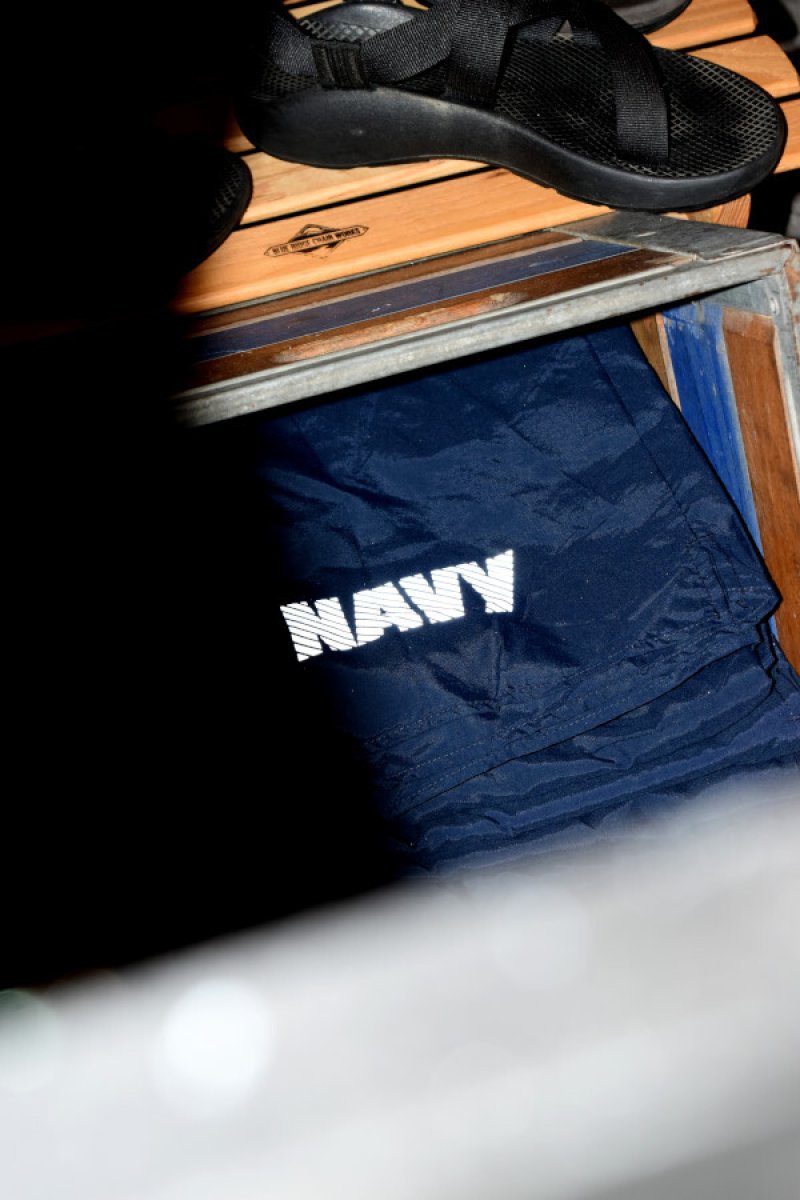 画像1: [DEADSTOCK] US NAVY physical training shorts  (1)