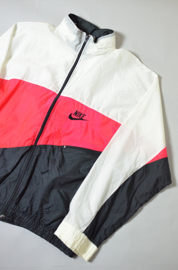 90's NIKE nylon jacket が入荷いたしました